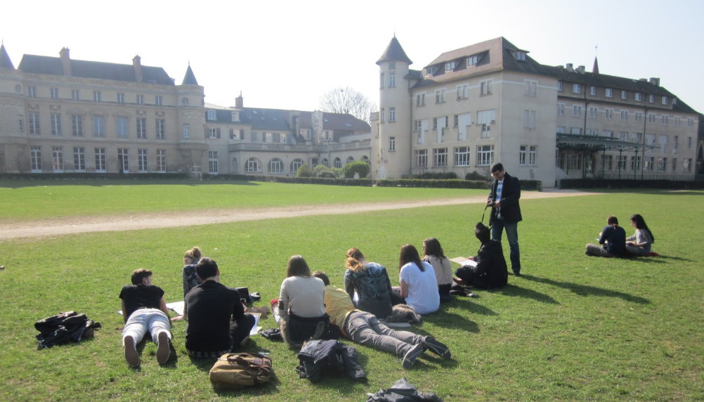 دبیرستان بین المللی Notre-Dame INTERNATIONAL فرانسه